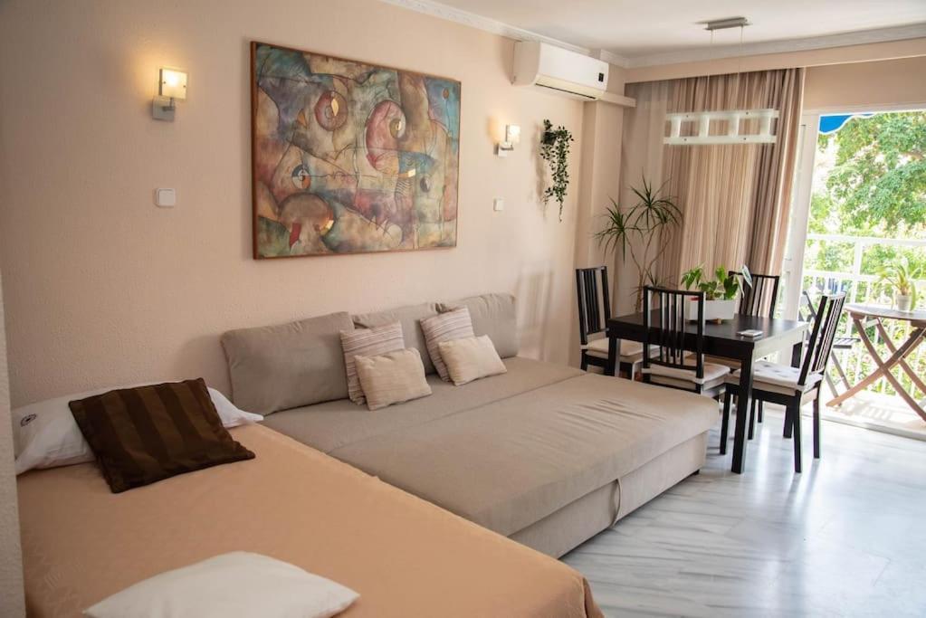 Piso Con Jardin Apartment Malaga Exterior photo
