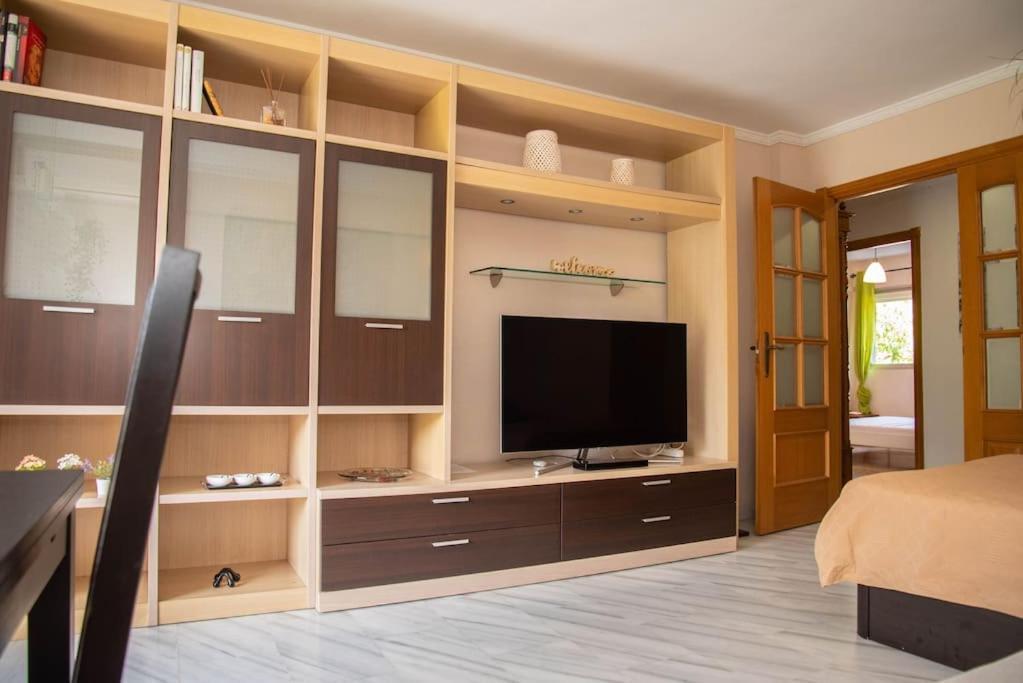 Piso Con Jardin Apartment Malaga Exterior photo